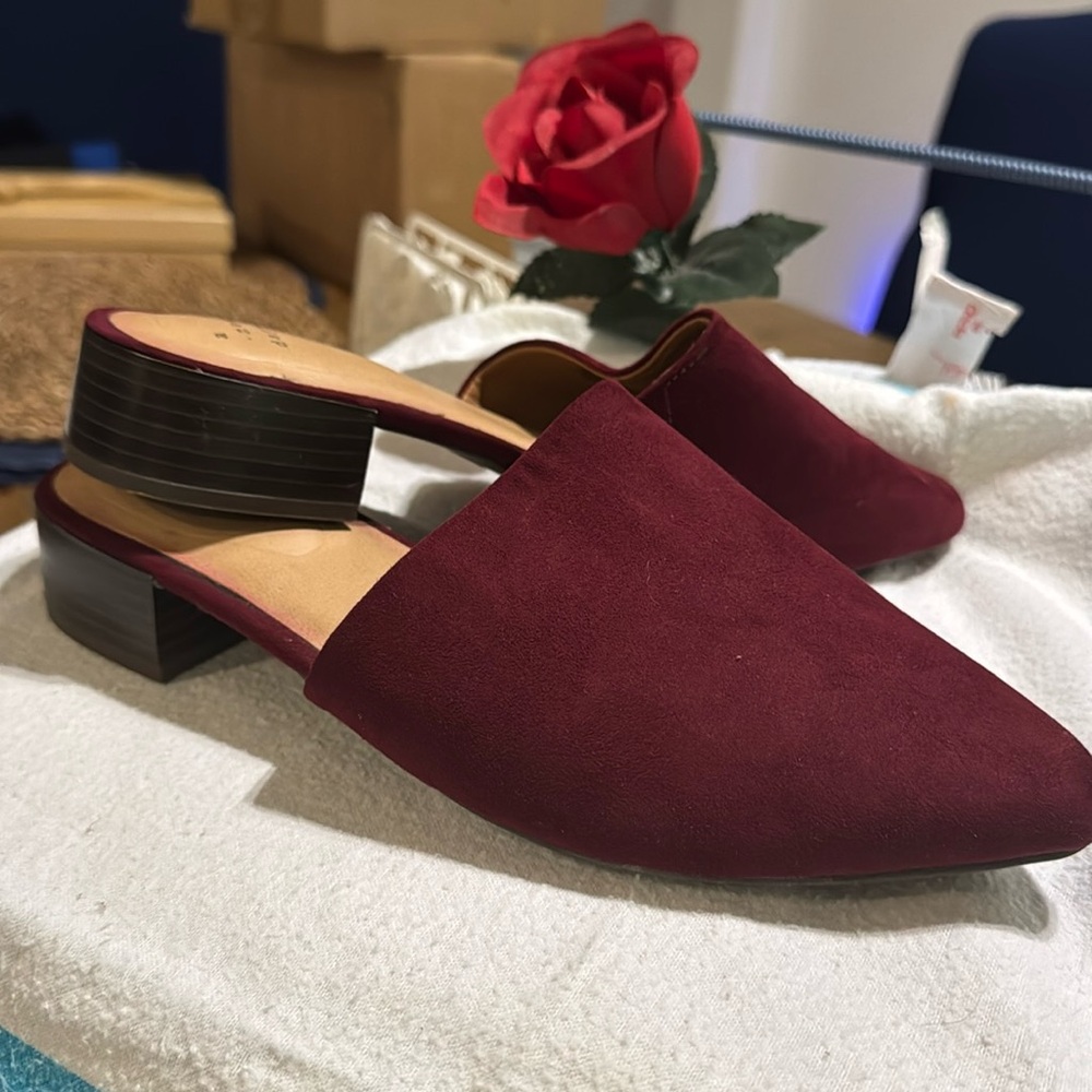 New burgundy 8.5 mule’s.